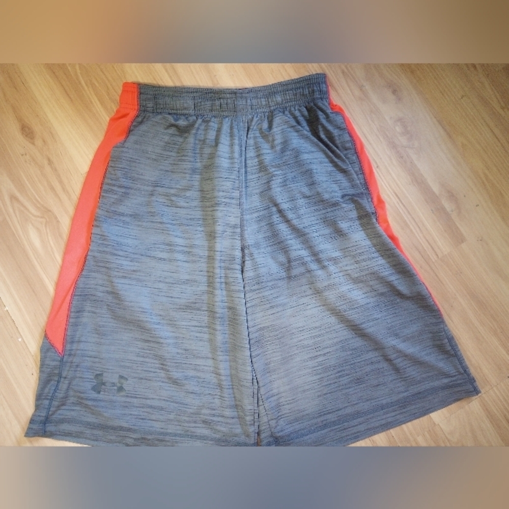 Under Armor Boys medium shorts